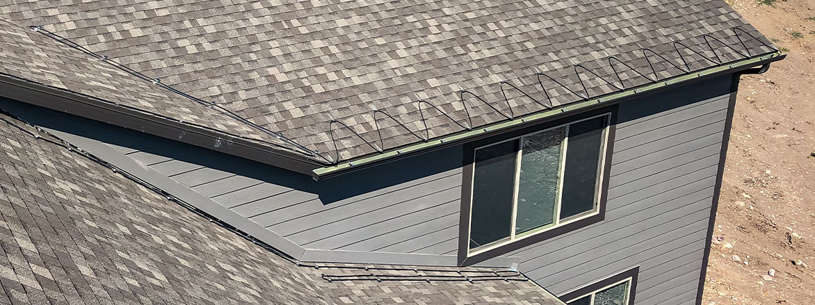 self-regulating heat cable installed on roof edge